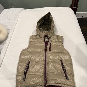 Guess Tan Puffer Vest with Hood – Men’s Medium – Beige Quilted Vest